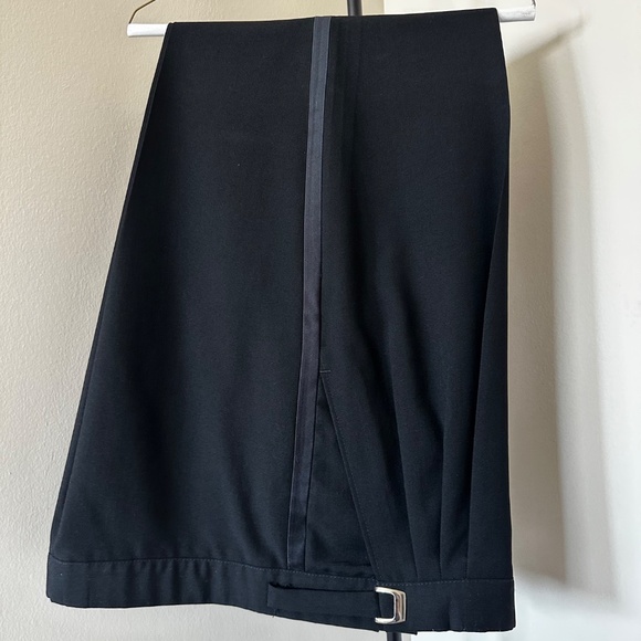 Tuxedo with pants, vest and bow tie. - Picture 5 of 8